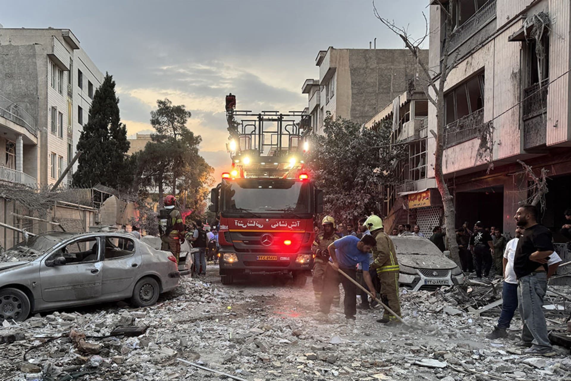 US & Israel Strike Iran: A Powder Keg Ignites (World War III Fears Surge!)