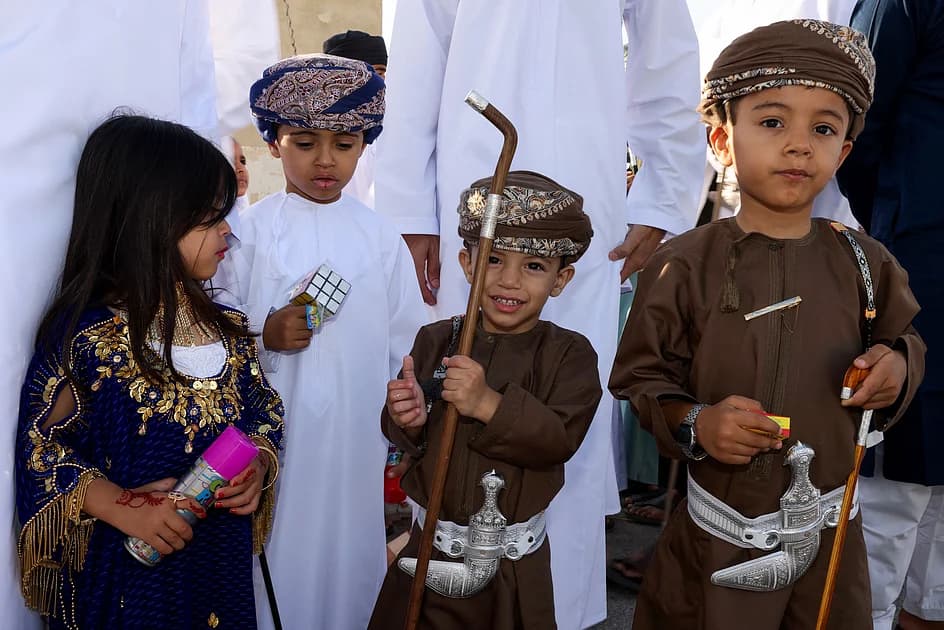 Oman's 2026 Eid Al Fitr Holiday: 5 Days of Bliss (Or Travel Chaos?)